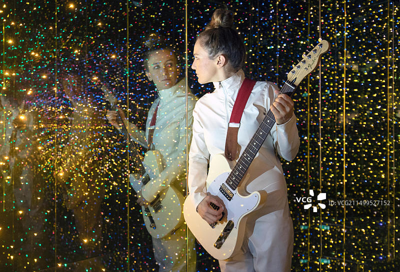 爱丁堡暗箱世界的音乐家和表演者Zoe Ni Riordain图片素材