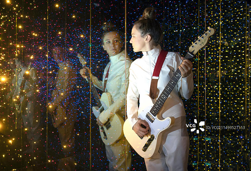 爱丁堡暗箱世界的音乐家和表演者Zoe Ni Riordain图片素材