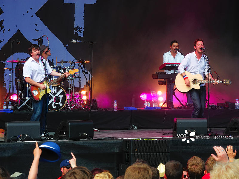 Frank Turner & The Sleeping Souls乐队在瑞士伯尔尼2012 Gurten音乐节上表演图片素材