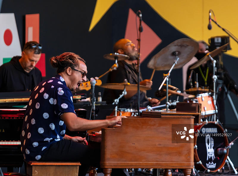 杰拉尔德·克莱顿在2021年蒙特雷爵士音乐节上与埃里克·哈兰合作图片素材