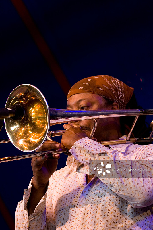 2009年伊灵爵士音乐节上的长号手图片素材