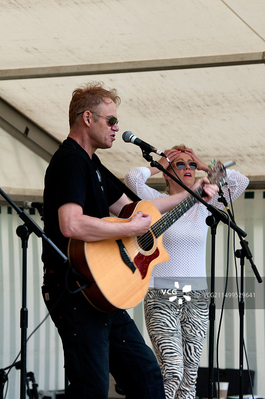 安迪·威克特和“世界服务”乐队在利明顿和平音乐节图片素材