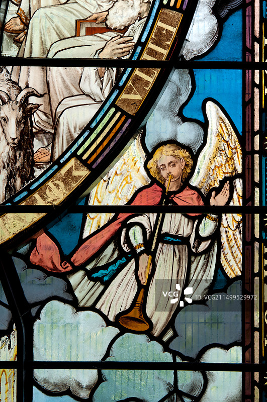 英国伍斯特郡厄普顿沃伦圣迈克尔教堂东窗细节图片素材