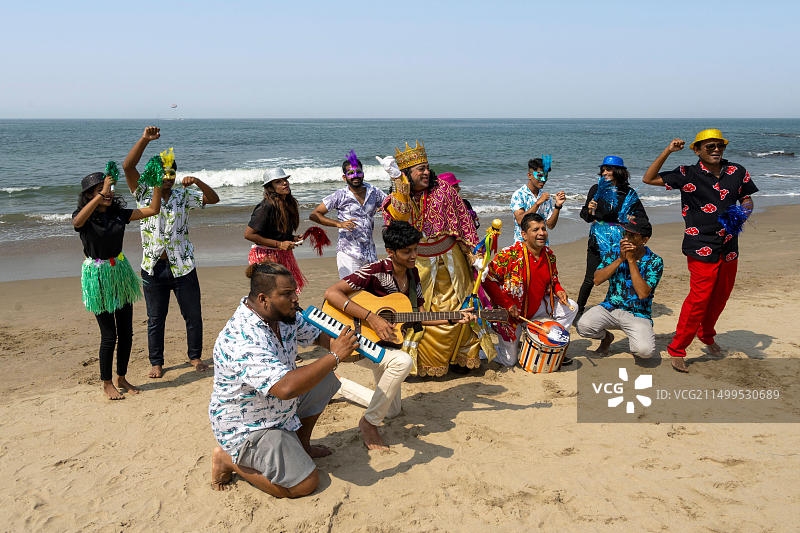 印度果阿邦安朱纳海滩音乐家图片素材