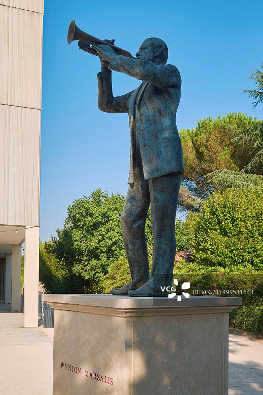 法国热尔省马尔西亚克爵士音乐节：温顿·马萨利斯雕像图片素材