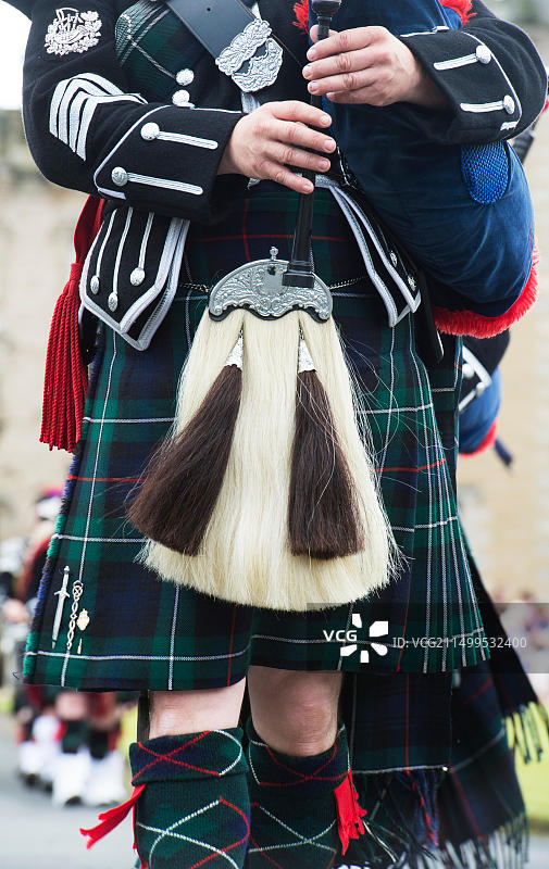 弗洛尔斯城堡大型管乐队中的风笛手短裙和毛皮袋图片素材