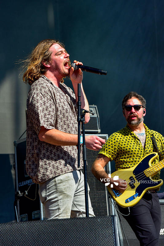 美国亚利桑那州坦佩市：2023年Innings音乐节第一天，光荣之子乐队在舞台上表演图片素材