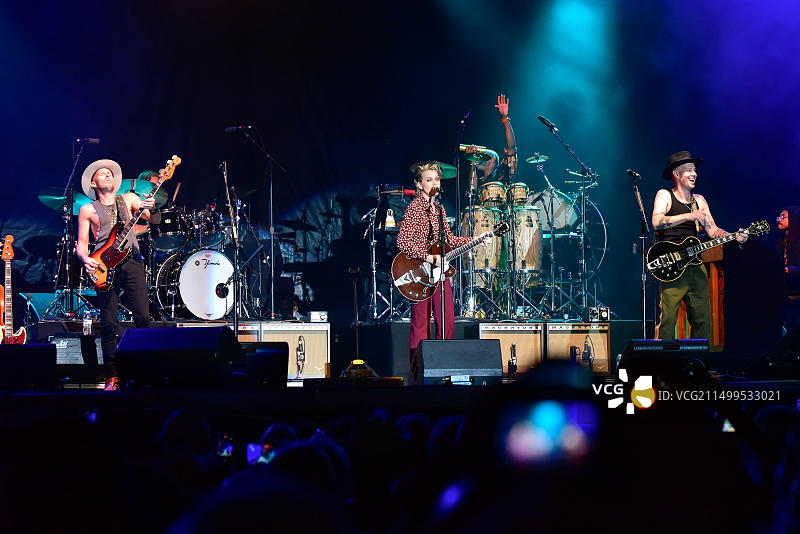 2022年9月18日，加利福尼亚州雷东多海滩，Brandi Carliisle在BeachLife Ranch舞台上表演图片素材