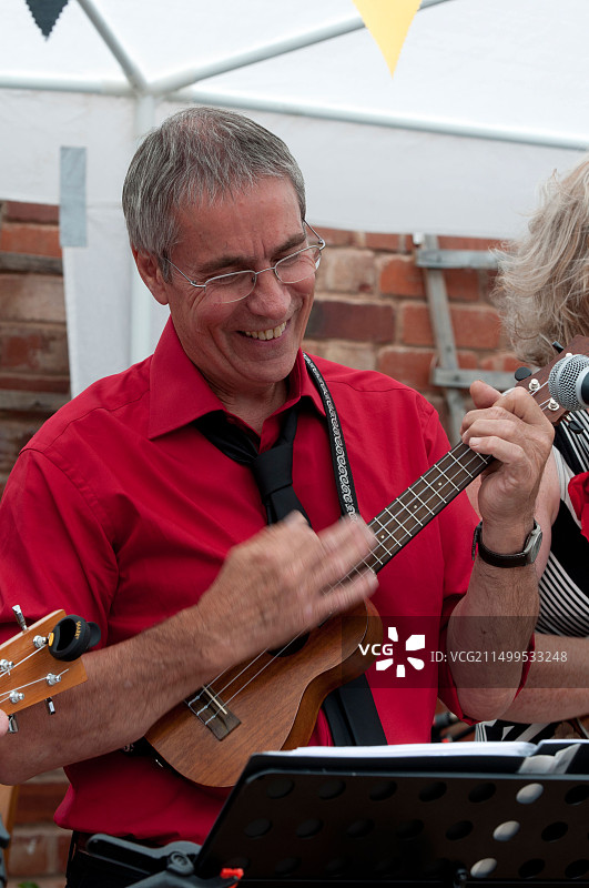 尤克里里演奏者图片素材