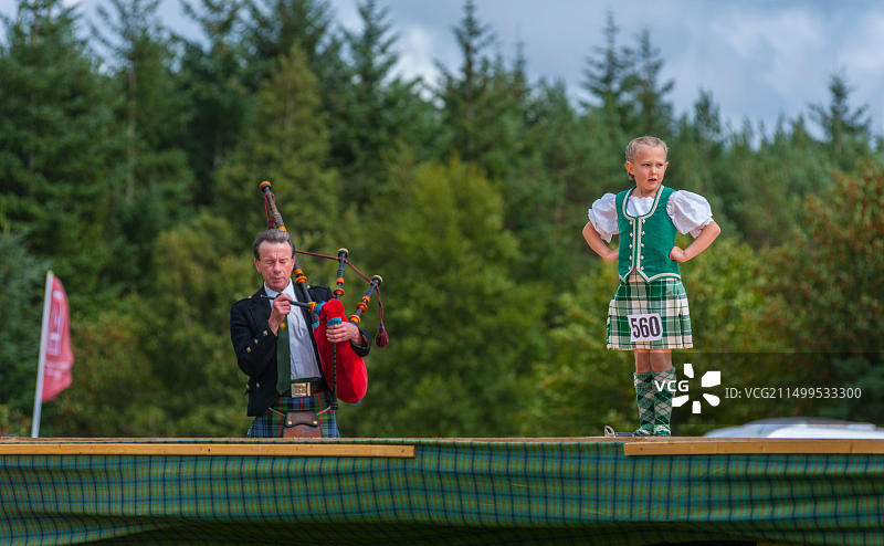 在金洛赫兰诺赫高地运动会上举行的苏格兰乡村舞蹈比赛图片素材