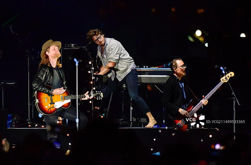 2022年9月16日，加利福尼亚州雷东多海滩 - The Lumineers乐队在BeachLife Ranch音乐节上表演（摄影：Ken Howard/Alamy）图片素材