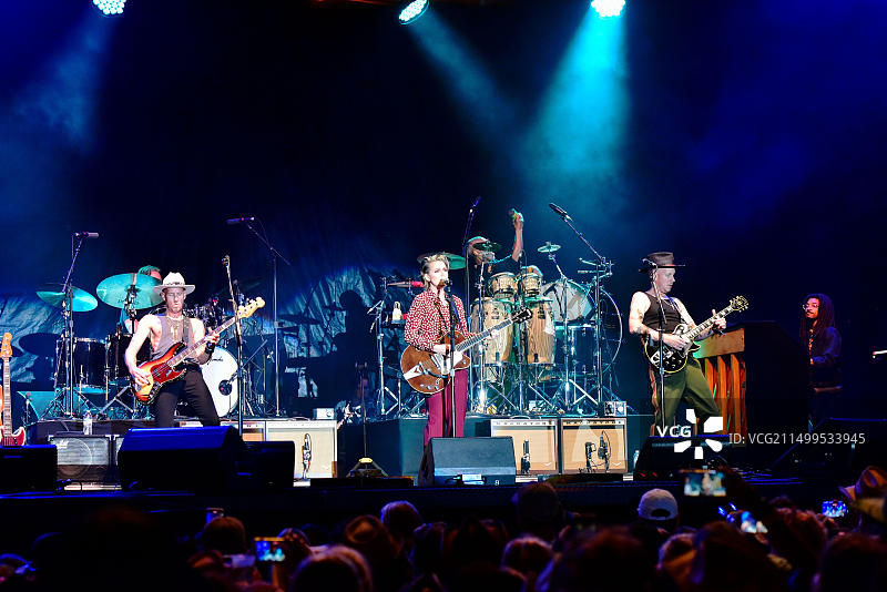 加利福尼亚州雷东多海滩，2022年9月18日 - Brandi Carlile在BeachLife Ranch舞台上表演图片素材