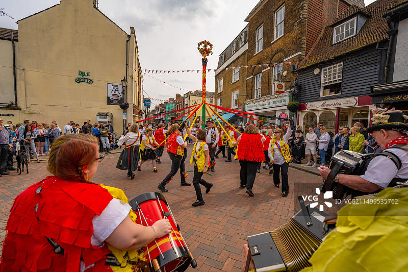 2023扫烟囱节五朔节花柱舞者图片素材