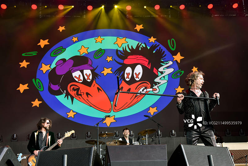 2022年BottleRock音乐节第二天，黑乌鸦乐队Chris Robinson在舞台上表演图片素材