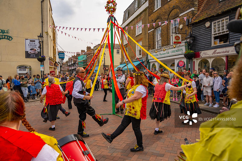 2023扫烟囱节五朔节花柱舞者图片素材