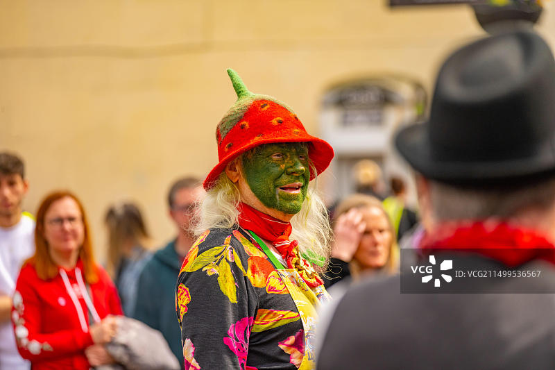 2023年扫帚节期间罗切斯特大街上的莫里斯舞者图片素材