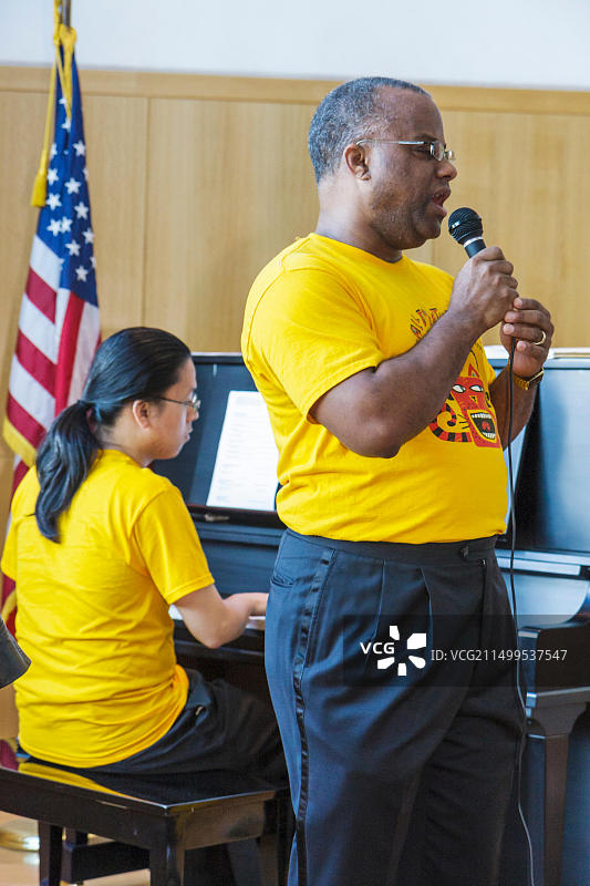 迈阿密海滩公共图书馆合唱团社区歌唱活动图片素材