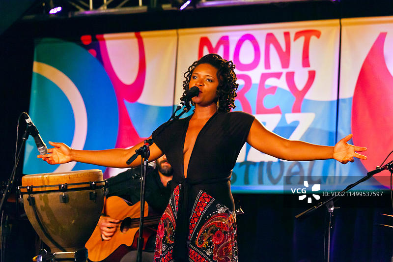 Liz Wright在第58届蒙特雷爵士音乐节上演唱图片素材