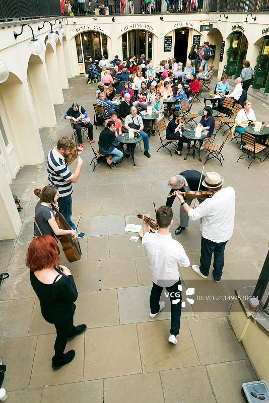 英国伦敦科文特花园的街头音乐表演图片素材