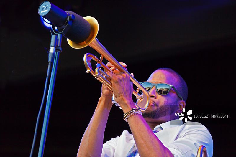 特罗姆勃恩·肖蒂在新奥尔良大道上在第58届蒙特雷爵士音乐节上表演 - 加利福尼亚州图片素材