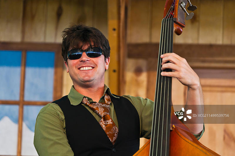 盗贼大篷车在2014年科罗拉多州四角民俗节上表演图片素材