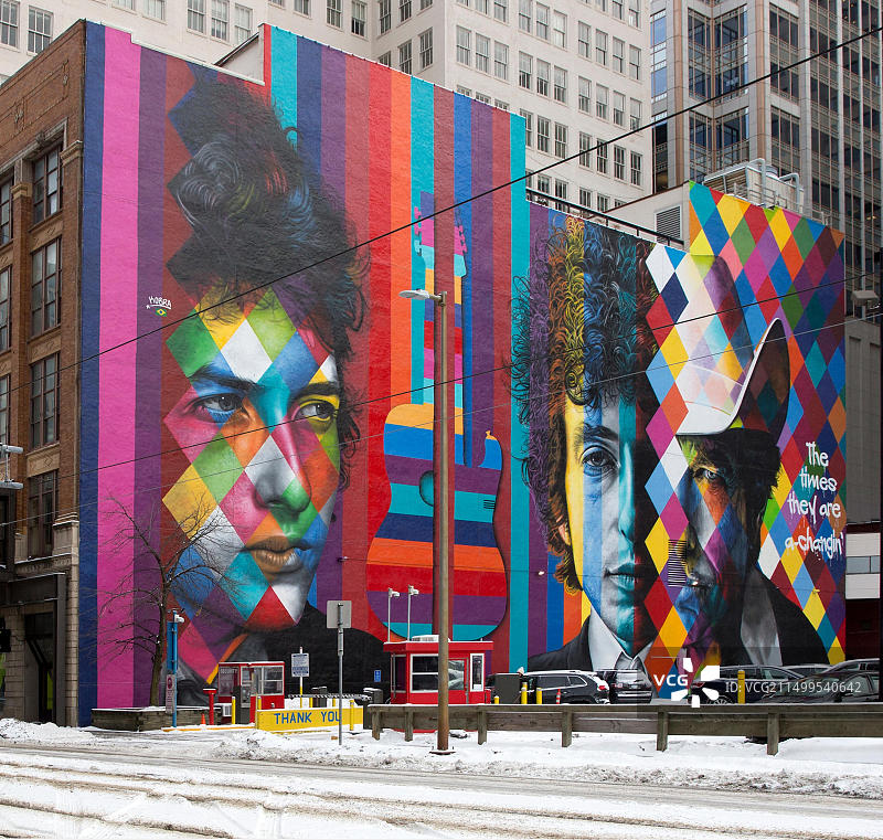 明尼苏达州明尼阿波利斯市中心，巴西艺术家Eduardo Kobra创作的鲍勃·迪伦壁画图片素材