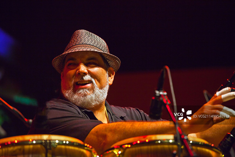 PONCHO SANCHEZ及其拉丁爵士乐队在吉米·莱昂斯舞台上表演 - 2011年第54届蒙特雷爵士音乐节图片素材