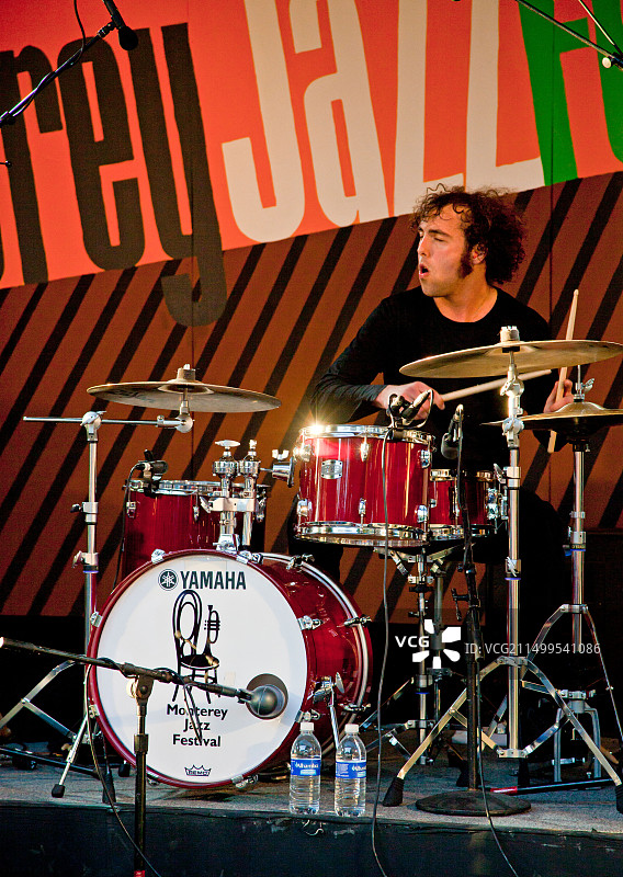 JOEY PEEBLES在花园舞台上为TROY ANDREWS(又名TROMBONE SHORTY)演奏鼓 - 2010年蒙特雷爵士音乐节,加利福尼亚州图片素材