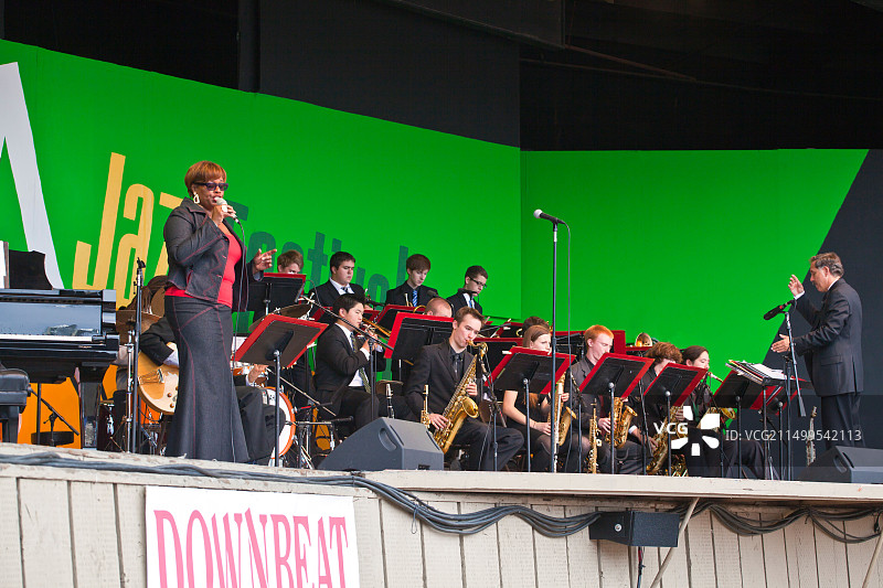 黛安·里弗斯与蒙特雷爵士音乐节新生代爵士乐团同台献唱 - 加利福尼亚州蒙特雷爵士音乐节图片素材