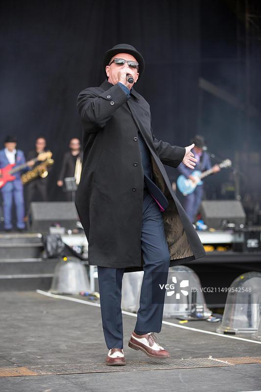 疯狂乐队Suggs在埃塞克斯郡海兰兹公园V音乐节演出图片素材