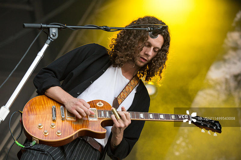 乐队Kaleo在温哥华PNE圆形剧场表演。图片素材