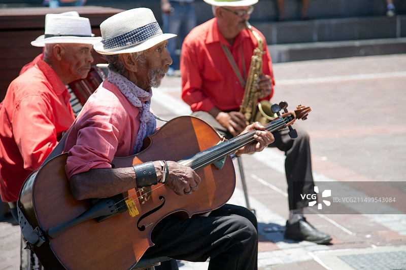 彼得森先生和乐队在南非开普敦钟楼海滨图片素材
