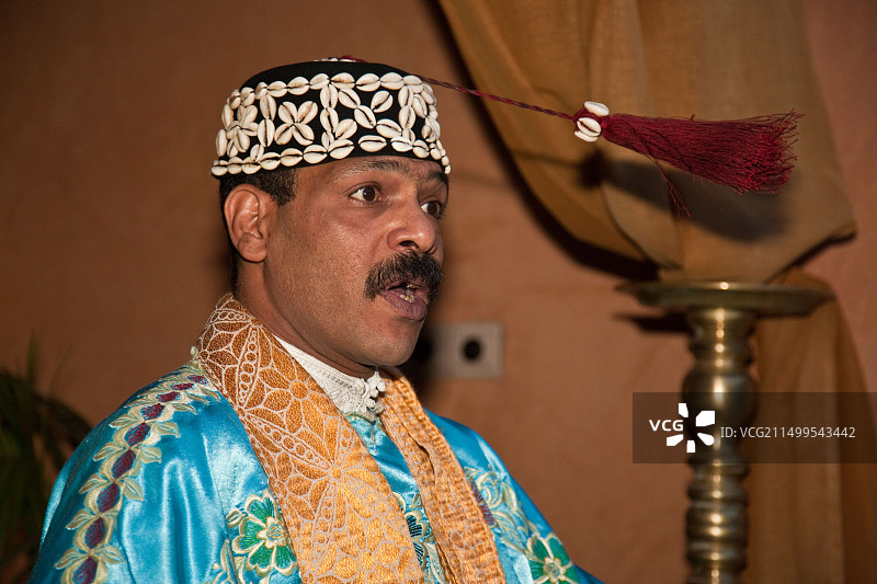 在马拉喀什演奏和歌唱的格纳瓦音乐家图片素材