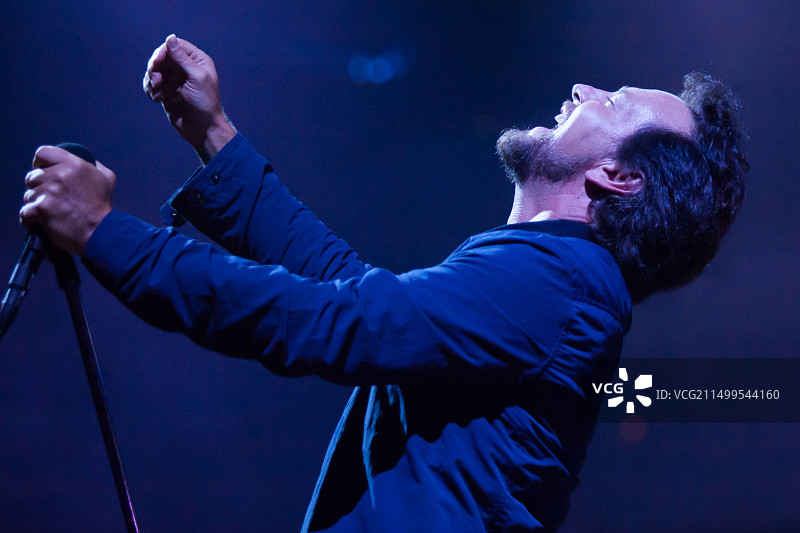 摇滚乐队珍珠果酱的埃迪·韦德在加拿大安大略省伦敦百威花园演出图片素材