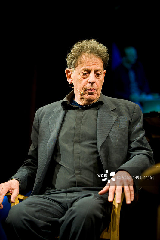 美国作曲家菲利普·格拉斯在英国威尔士海伊艺术节上谈论他的作品图片素材