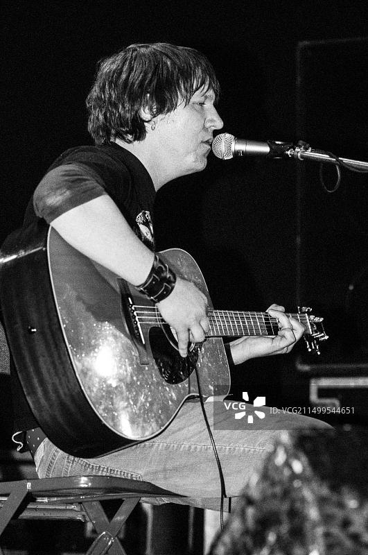 埃利奥特·史密斯在伦敦大学联盟演出，2000年3月30日，英国伦敦图片素材