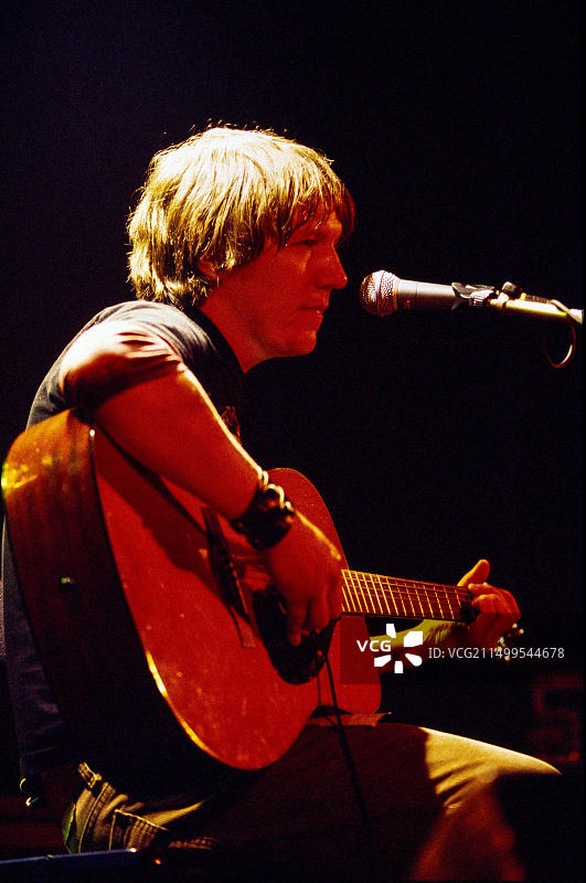 埃利奥特·史密斯在伦敦大学联盟演出，2000年3月30日，英国伦敦图片素材