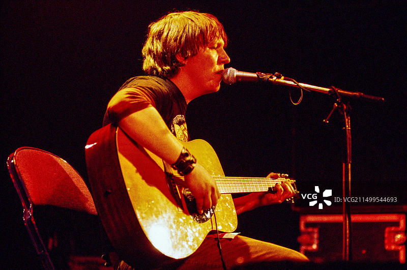 埃利奥特·史密斯在伦敦大学联盟演出，2000年3月30日，英国伦敦图片素材