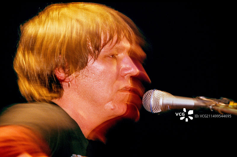 埃利奥特·史密斯在伦敦大学联盟演出，2000年3月30日，英国伦敦图片素材