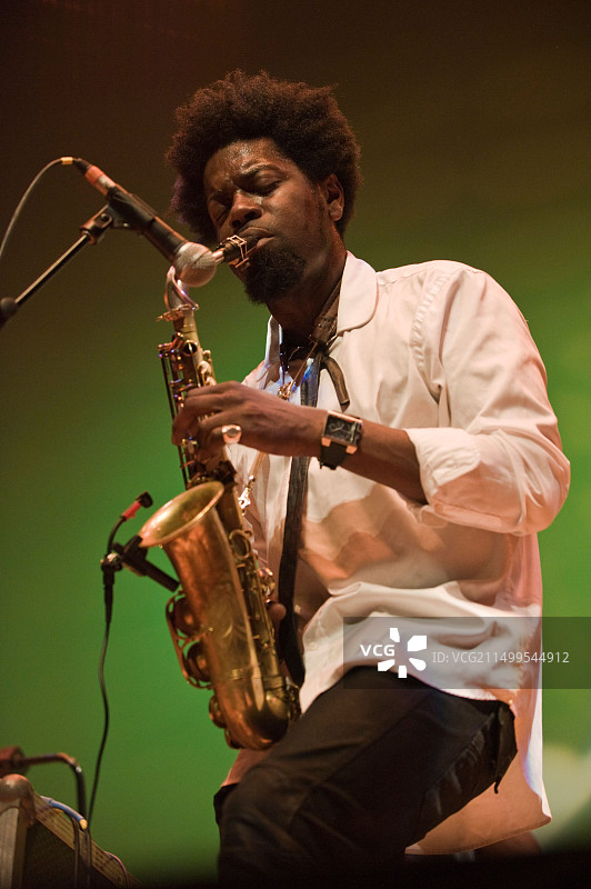 索韦托·金奇在2012年布雷肯爵士音乐节上与三重奏乐队演出图片素材