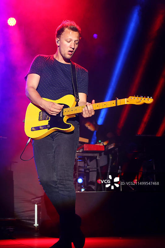 德国吉森，2016年8月25日。德国创作型歌手Joris Ramon Buchholz在吉森文化夏日节2016开幕音乐会上演出图片素材