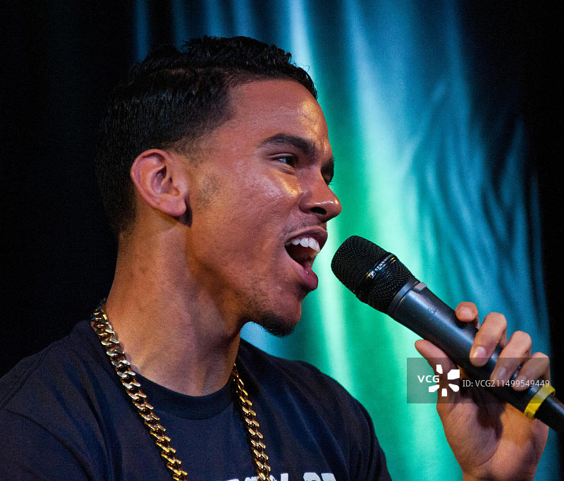 美国宾夕法尼亚州巴拉克温德：R&B歌手Adrian Marcel在Power 99剧院演出图片素材