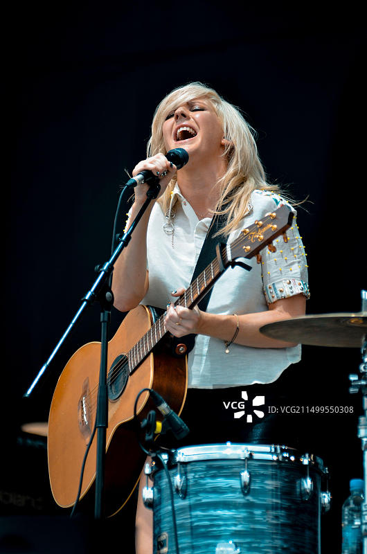 艾丽·高登，V2011音乐节，海兰兹公园，切姆斯福德，埃塞克斯，英国 - 2011年8月21日图片素材