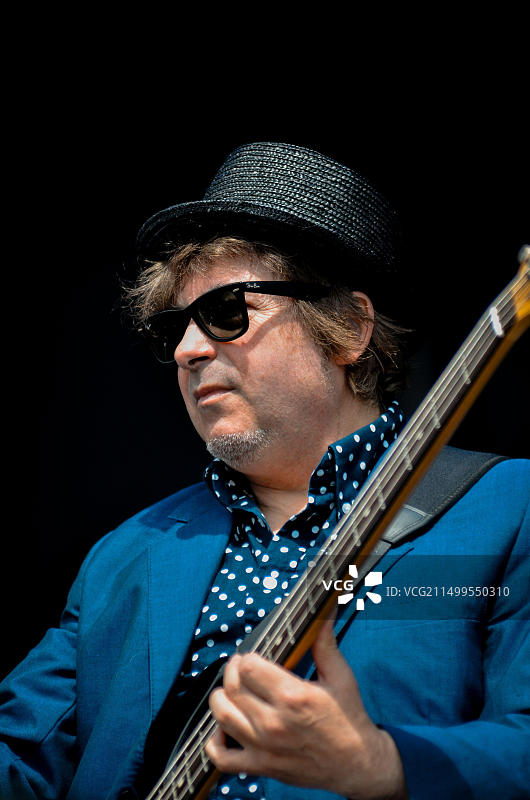 约翰·本特利-挤压乐队，V2011，英国埃塞克斯郡切尔姆斯福德海兰兹公园-2011年8月21日图片素材