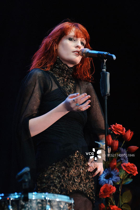 弗洛伦斯·韦尔奇 - 弗洛伦斯与机器乐队，V2010，海兰兹公园，切尔姆斯福德，埃塞克斯，英国 - 2010年8月21日图片素材