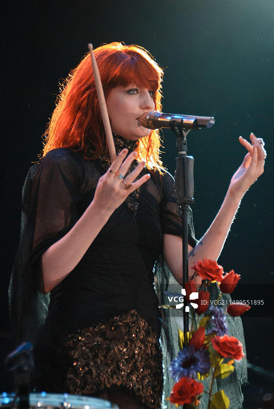 弗洛伦斯·韦尔奇 - 弗洛伦斯与机器乐队，V2010，海兰兹公园，切尔姆斯福德，埃塞克斯，英国 - 2010年8月21日图片素材