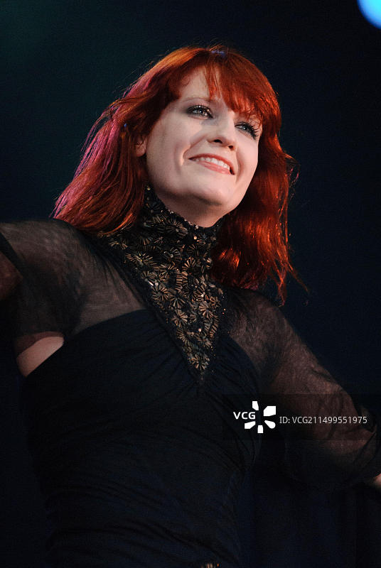 弗洛伦斯·韦尔奇 - 弗洛伦斯与机器乐队，V2010，海兰兹公园，切尔姆斯福德，埃塞克斯，英国 - 2010年8月21日图片素材