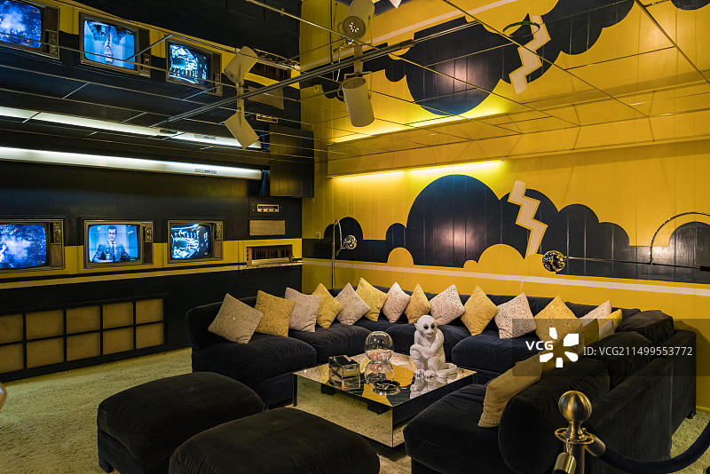 埃尔维斯·普雷斯利在田纳西州孟菲斯市的 Graceland 豪宅中的电视室图片素材