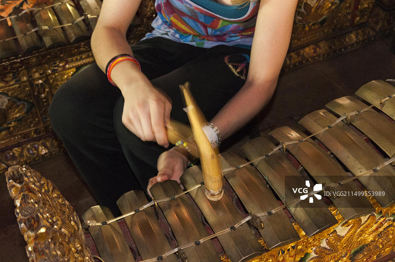 印度尼西亚巴厘岛乌布的巴厘艺术项目，加麦兰教学图片素材