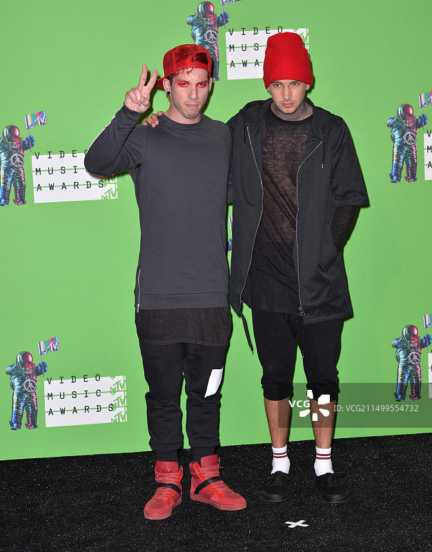 2015年8月30日，美国加州洛杉矶：在微软剧院举行的2015年MTV音乐录影带大奖新闻发布会上，Twenty One Pilots乐队的Josh Dun和Tyler Joseph图片素材